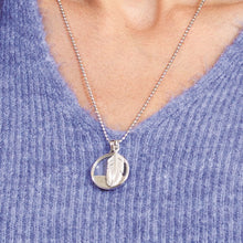 Laden Sie das Bild in den Galerie-Viewer, DUR Schmuck: Anhänger "kleine Feder" 925er Sterlingsilber P3105