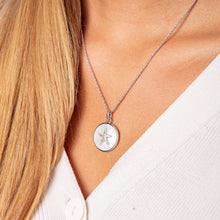 Laden Sie das Bild in den Galerie-Viewer, DUR Schmuck: Anhänger "Seestern / Perlmutt" P3311