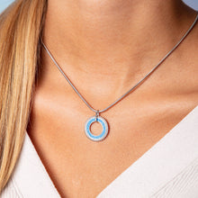 Laden Sie das Bild in den Galerie-Viewer, DUR Schmuck: Anhänger "Strandzauber blau" mit blauem Steinsand P3513