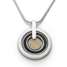 Laden Sie das Bild in den Galerie-Viewer, Anhänger "Schwarzer Pirat"