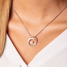 Laden Sie das Bild in den Galerie-Viewer, DUR Schmuck: Anhänger "Windbraut" 925er Sterlingsilber P3591