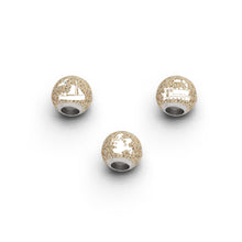 Laden Sie das Bild in den Galerie-Viewer, DUR Schmuck: Anhänger "Göhren / Rügen" der Göhren-Bead mit Strandsand P3631