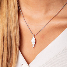 Laden Sie das Bild in den Galerie-Viewer, DUR Schmuck: Anhänger "Fisch" 925er Sterlingsilber P3758