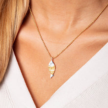 Laden Sie das Bild in den Galerie-Viewer, DUR Schmuck: Anhänger "Fisch" zweifarbig P3759