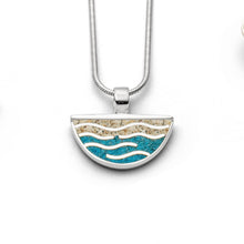 Laden Sie das Bild in den Galerie-Viewer, DUR Schmuck: Anhänger "Welle" mit Strandsand und Steinsand P3839