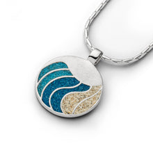 Laden Sie das Bild in den Galerie-Viewer, DUR Schmuck: Anhänger "Welle" mit Strandsand und Steinsand P3840