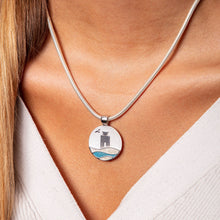 Laden Sie das Bild in den Galerie-Viewer, DUR Schmuck: Anhänger "Strandwellen" Kap Norderney, mit Strandsand und bl. Steinsand, P3895