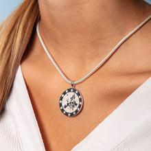 Laden Sie das Bild in den Galerie-Viewer, DUR Schmuck: Anhänger "Europa" mit Strandsand P3922