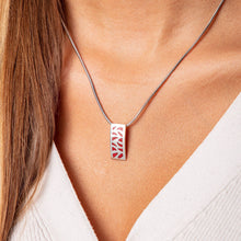 Laden Sie das Bild in den Galerie-Viewer, DUR Schmuck: Anhänger "Wandel" Koralle P3991