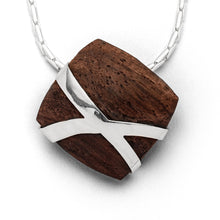 Laden Sie das Bild in den Galerie-Viewer, Anhänger "Schatztruhe" Holz