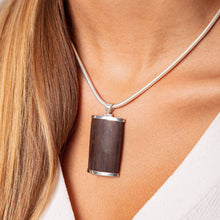 Laden Sie das Bild in den Galerie-Viewer, DUR Schmuck: Anhänger "Treibgut" Holz P3993