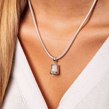 Laden Sie das Bild in den Galerie-Viewer, DUR Schmuck: Anhänger "Strandkorb" mit Strandsand P3998