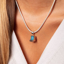 Laden Sie das Bild in den Galerie-Viewer, DUR Schmuck: Anhänger "Strandkorb" mit blauem Steinsand P3999