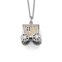 Laden Sie das Bild in den Galerie-Viewer, DUR Schmuck: Anhänger "Badekarren Norderney" mit Strandsand P4208