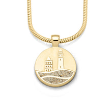 Laden Sie das Bild in den Galerie-Viewer, DUR Schmuck: Anhänger "Kap Arkona", klein - der Rügen Leuchtturmanhänger 15 mm, mit Strandsand, vergoldet, P4316