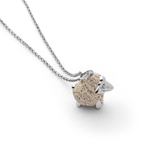 Laden Sie das Bild in den Galerie-Viewer, DUR Schmuck: Anhänger "Schaf" mit Strandsand, P4325