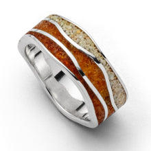 Laden Sie das Bild in den Galerie-Viewer, DUR Schmuck: Ring, "Strandwellen", mit Strandsand und Bernstein, R5407