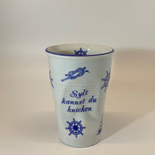 Laden Sie das Bild in den Galerie-Viewer, Knitterbecher „Nix Sylt... RÜGEN!“