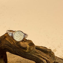 Laden Sie das Bild in den Galerie-Viewer, DUR Schmuck: Ring "Polarstern" mit Strandsand R5279