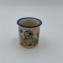 Laden Sie das Bild in den Galerie-Viewer, Eierbecher / Schnapsglas „Robbe Pirat“ mit Wunschnamen - Jeder Name ist möglich!