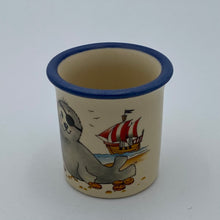 Laden Sie das Bild in den Galerie-Viewer, Eierbecher / Schnapsglas „Robbe Pirat“ mit Wunschnamen - Jeder Name ist möglich!