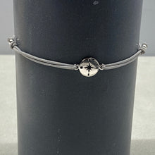 Laden Sie das Bild in den Galerie-Viewer, DUR Schmuck: Armband "Kompassrose" Elastik A1505