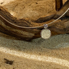 Laden Sie das Bild in den Galerie-Viewer, DUR Schmuck: Kette "Polarstern" mit Strandsand K2456