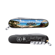 Laden Sie das Bild in den Galerie-Viewer, Victorinox: Taschenmesser „Insel Rügen Panorama“ – exklusive Climber Rügen-Edition, 1.3703.3 RÜG3
