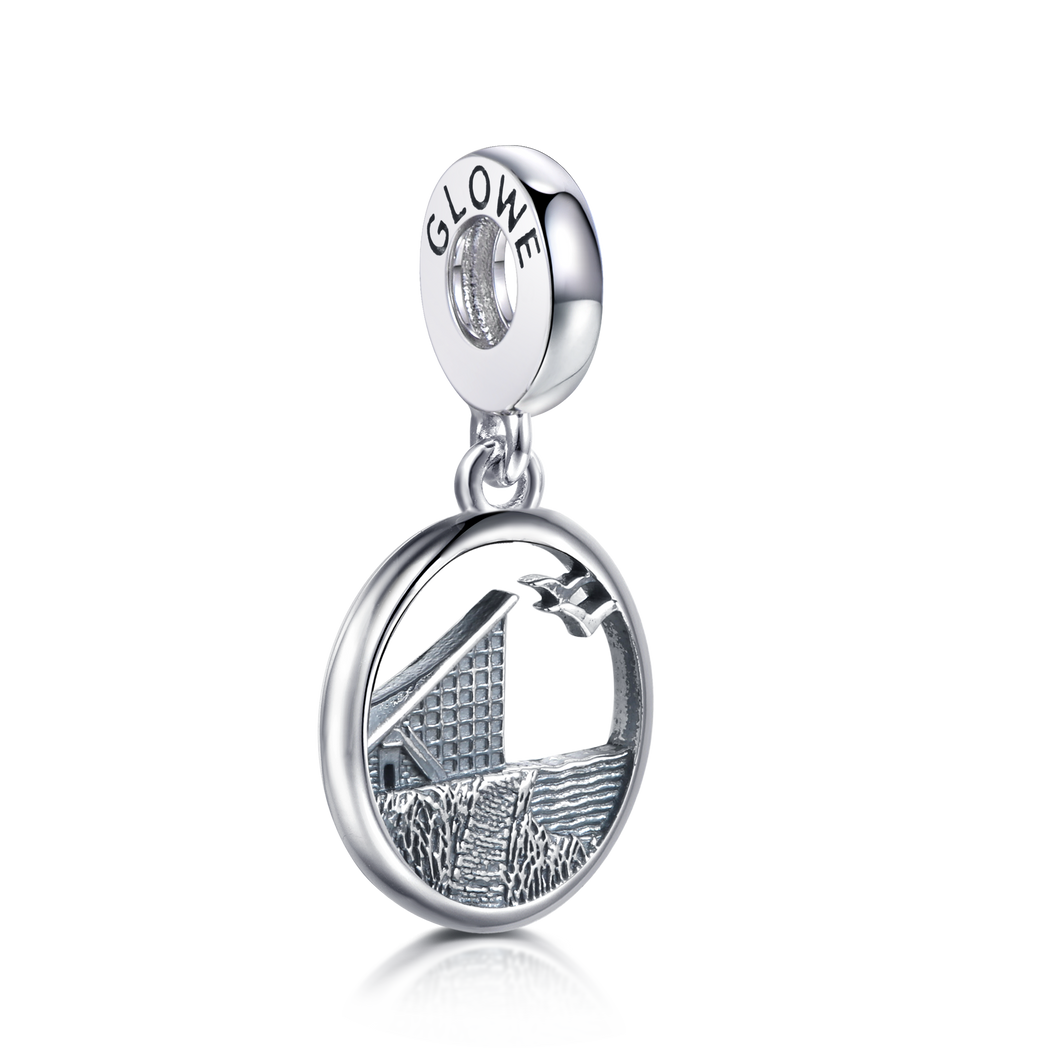 Charm „Glowe – Müther Schalenbau“ aus 925er Silber mit Gravur Glowe/Rügen – Inselsilber Schmuck, passend für Sammelarmband oder Kette