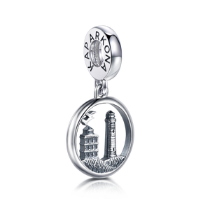 Charm „Kap Arkona – Leuchttürme“ aus 925er Silber mit Schinkelturm, neuem Leuchtturm, Möwe und Steilküste – Inselsilber Schmuck für Armband oder Kette.