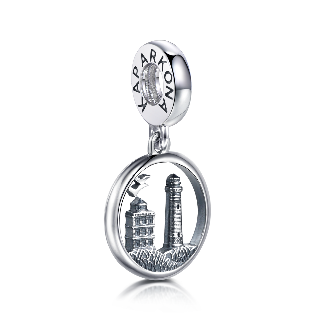 Charm „Kap Arkona – Leuchttürme“ aus 925er Silber mit Schinkelturm, neuem Leuchtturm, Möwe und Steilküste – Inselsilber Schmuck für Armband oder Kette.