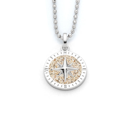 Runder Anhänger Kompassrose 2.0 mit Strandsandfüllung, aus rhodiniertem und poliertem 925er Sterling-Silber – maritimes Design von DUR Schmuck