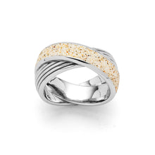 Laden Sie das Bild in den Galerie-Viewer, DUR Bandring „Twinfinity“ STR1009SA aus Edelstahl mit echtem Strandsand® in verschlungenem Design
