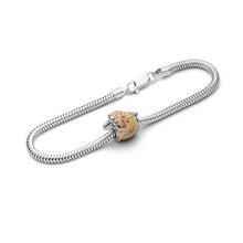 Laden Sie das Bild in den Galerie-Viewer, DUR Schmuck: Bead &quot;Schaf&quot; mit Strandsand, F411 auf Armband
