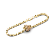 Laden Sie das Bild in den Galerie-Viewer, Bead &quot;Schaf&quot; mit Strandsand gefüllt von DUR Schmuck, aus poliertem, vergoldetem 925er Sterling-Silber, kombinierbar mit A 1134 auf Armband
