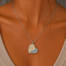 Laden Sie das Bild in den Galerie-Viewer, Kette Heart 26 mm aus Edelstahl mit echtem Strandsand® und Crystalsteinen von DUR (STN1007SA)
