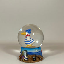Laden Sie das Bild in den Galerie-Viewer, Schneekugel „Ostsee - Möwe Piet“
