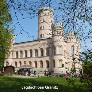 Das Jagdschloss Granitz: "Die Krone der Insel Rügen" - Fürst Wilhelm Malte I. hatte die Idee für diesen eindrucksvollen Bau. Die Aussicht, hoch oben vom 38 Meter hohen Turm, ist einfach atemberaubend.